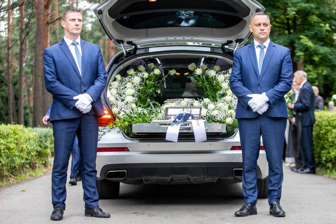 J. Brėdikis amžino poilsio atgulė Petrašiūnų kapinėse