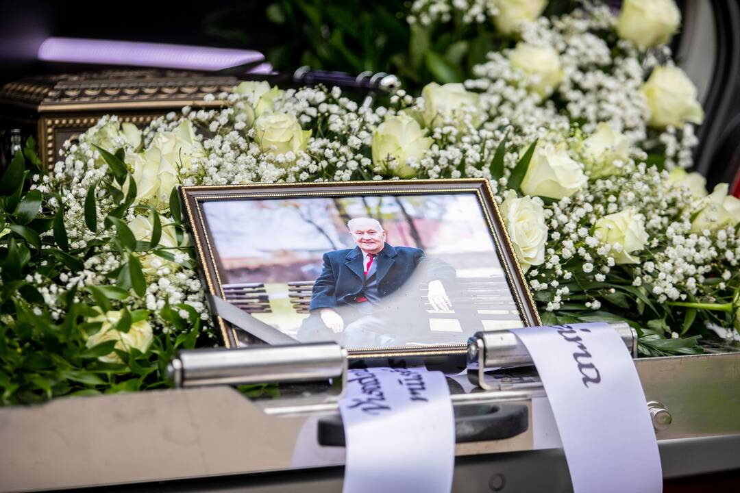 J. Brėdikis amžino poilsio atgulė Petrašiūnų kapinėse
