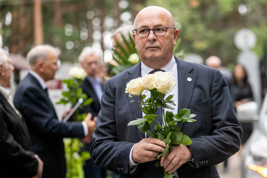 J. Brėdikis amžino poilsio atgulė Petrašiūnų kapinėse