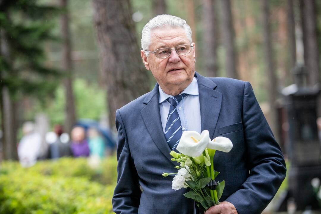 J. Brėdikis amžino poilsio atgulė Petrašiūnų kapinėse