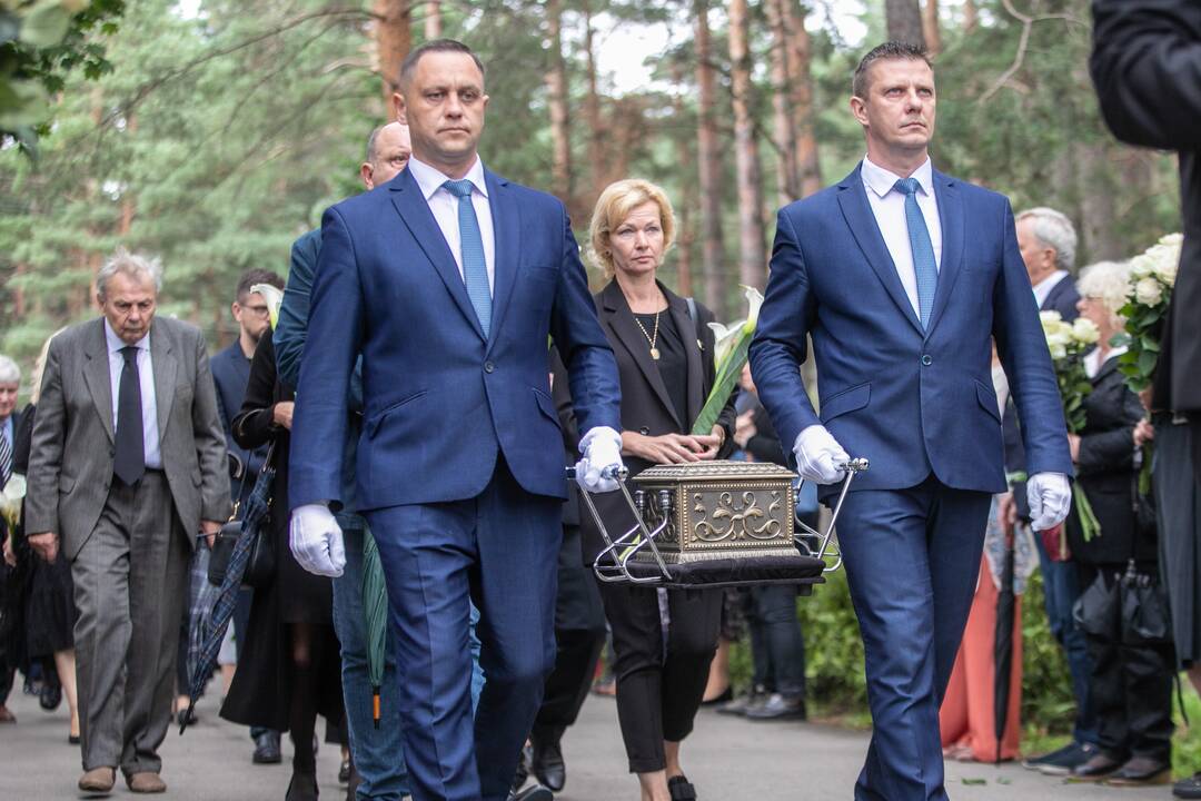 J. Brėdikis amžino poilsio atgulė Petrašiūnų kapinėse