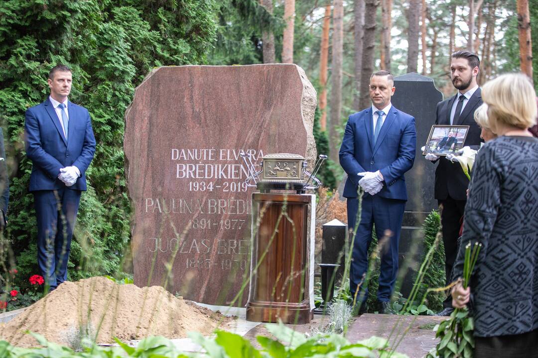 J. Brėdikis amžino poilsio atgulė Petrašiūnų kapinėse