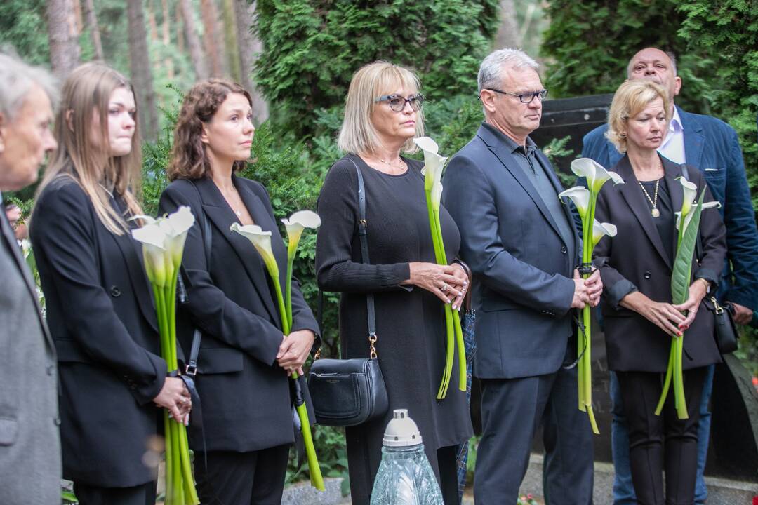 J. Brėdikis amžino poilsio atgulė Petrašiūnų kapinėse