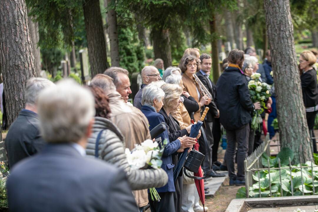 J. Brėdikis amžino poilsio atgulė Petrašiūnų kapinėse