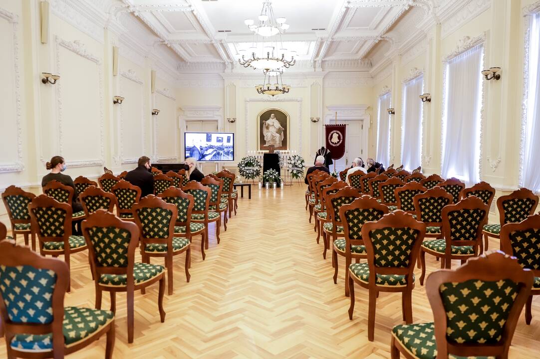 Vytauto Didžiojo universitete atsisveikinama su prof. B. Vaškeliu