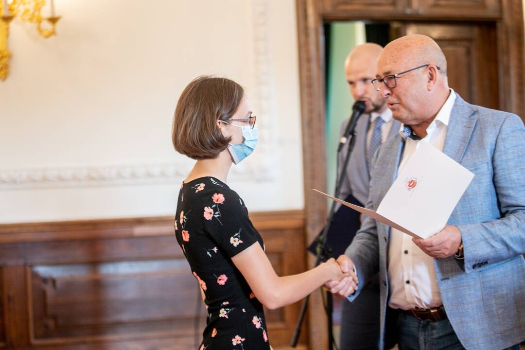 Kauno rotušėje pagerbti geriausi miesto abiturientai