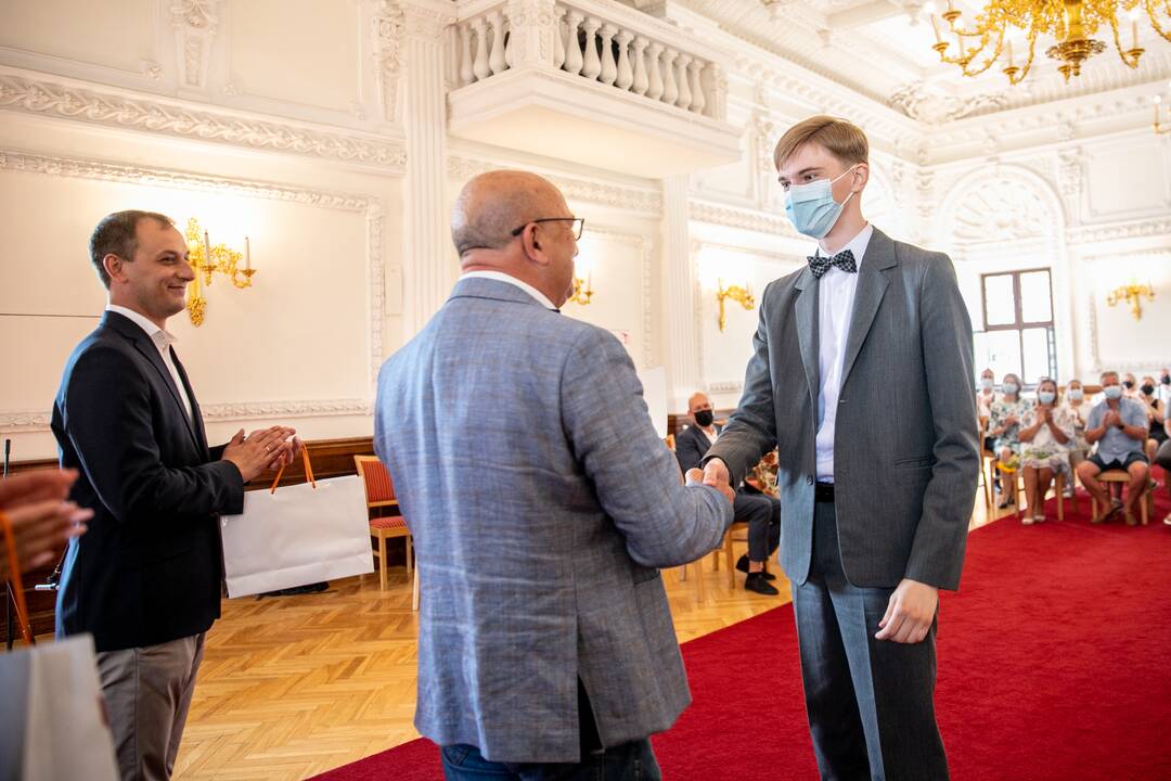 Kauno rotušėje pagerbti geriausi miesto abiturientai