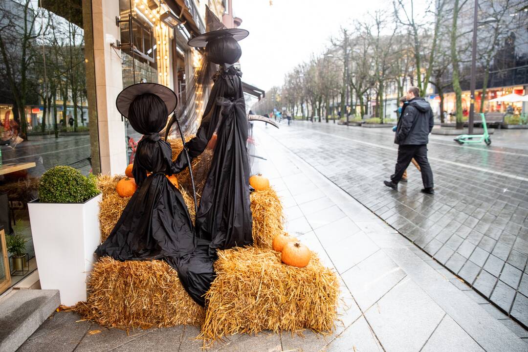 Helovino papuošimai Laisvės alėjoje
