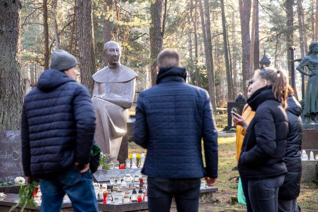 Lapkričio 1-oji Petrašiūnų panteone