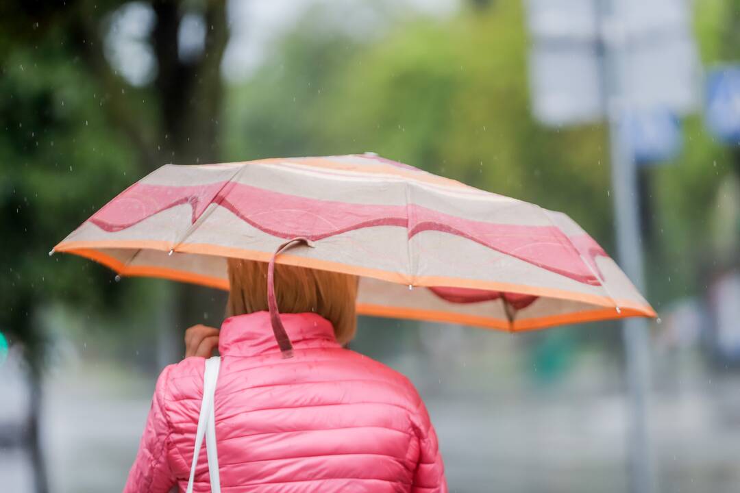 Vietomis Kauną skalavo smarkus lietus