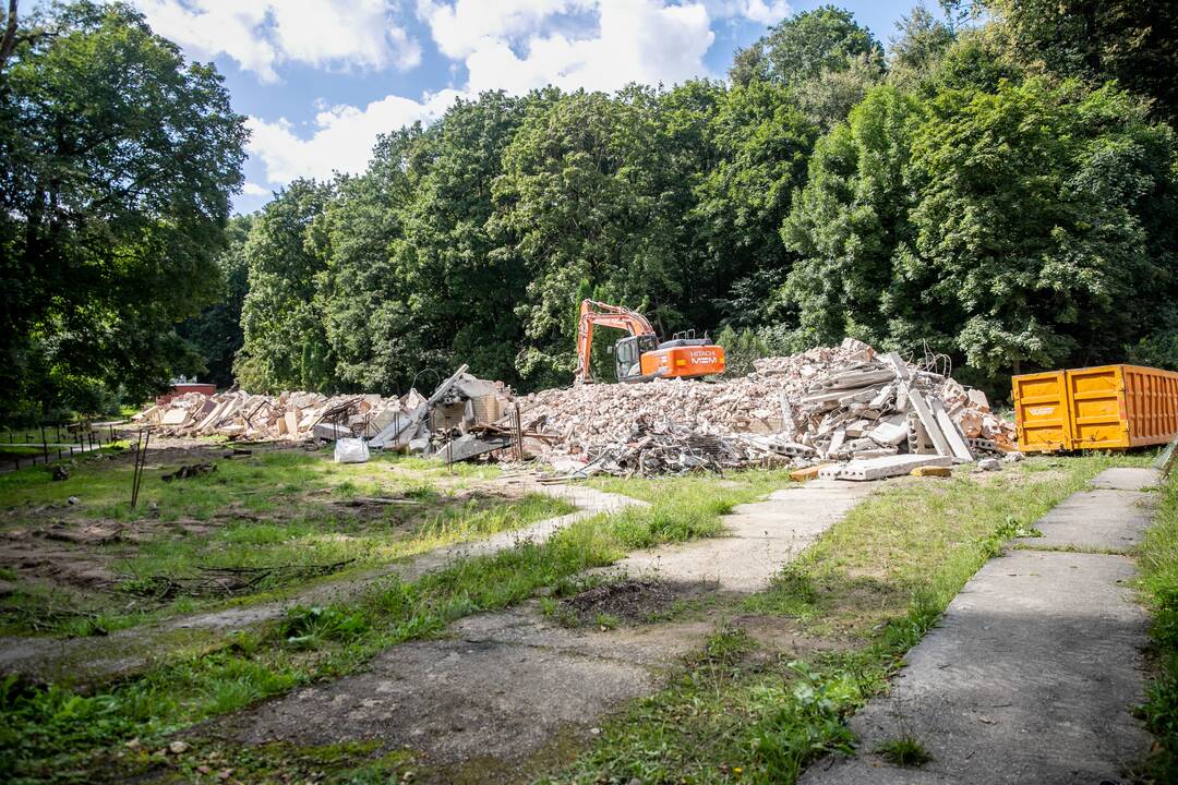 Lietuvos zoologijos sode karaliauja statybų technika
