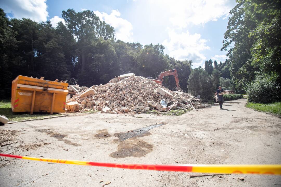 Lietuvos zoologijos sode karaliauja statybų technika