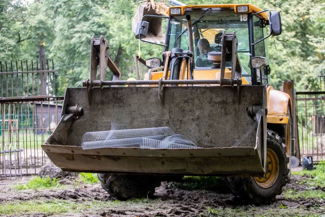 Lietuvos zoologijos sode karaliauja statybų technika