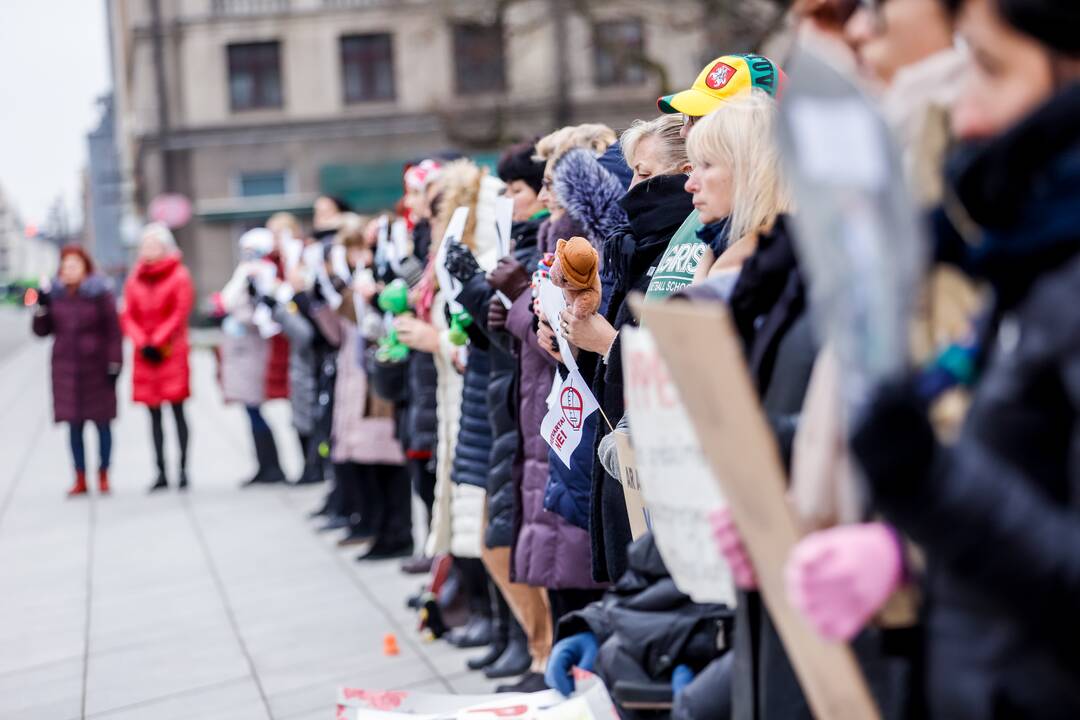 Prie Kauno savivaldybės tėvai protestuoja prieš skiepus vaikams