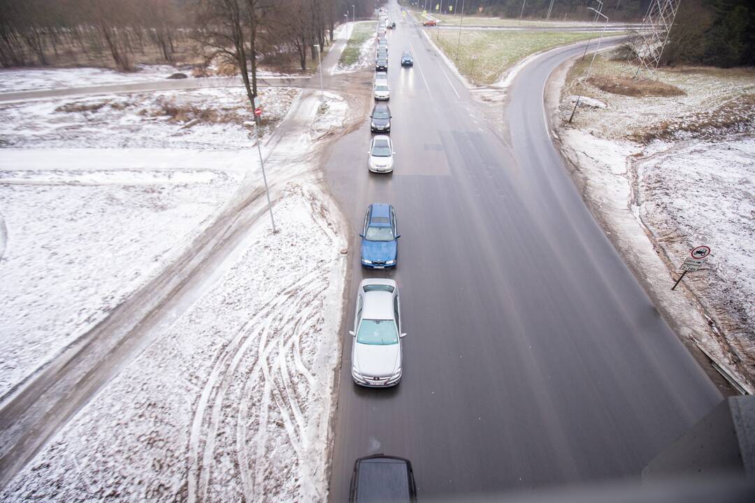 Prie COVID-19 mobilaus punkto – vėl milžiniškos eilės