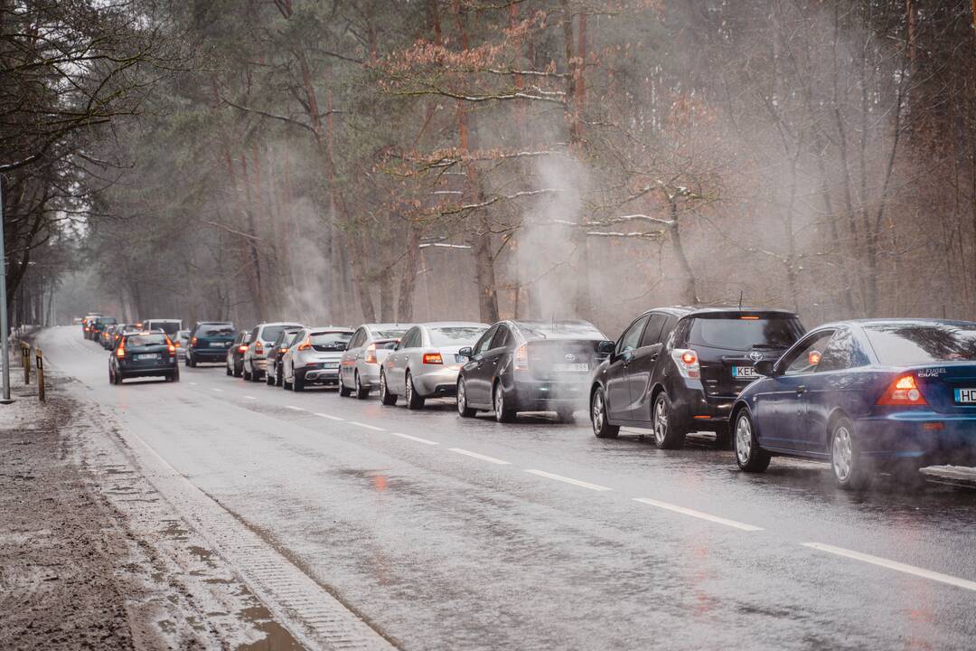 Eilės prie mobilaus testavimo punkto muša rekordus