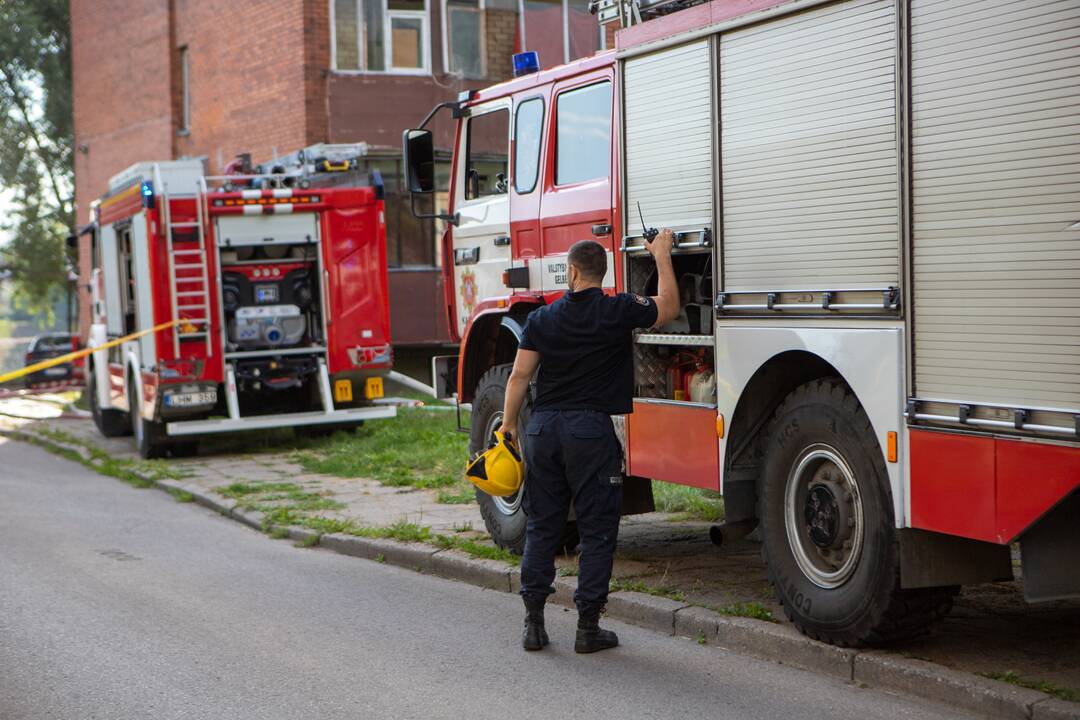 Aleksoto daugiabutyje kilo gaisras