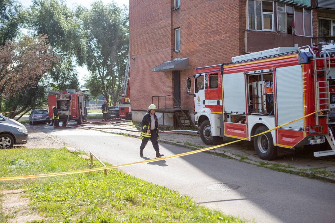 Aleksoto daugiabutyje kilo gaisras