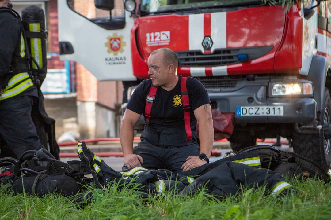 Aleksoto daugiabutyje kilo gaisras