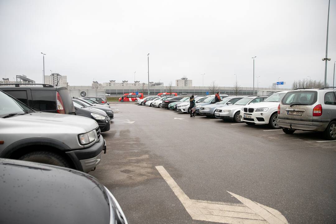 Didesnių spūsčių prie prekybos centrų savaitgalį nebuvo