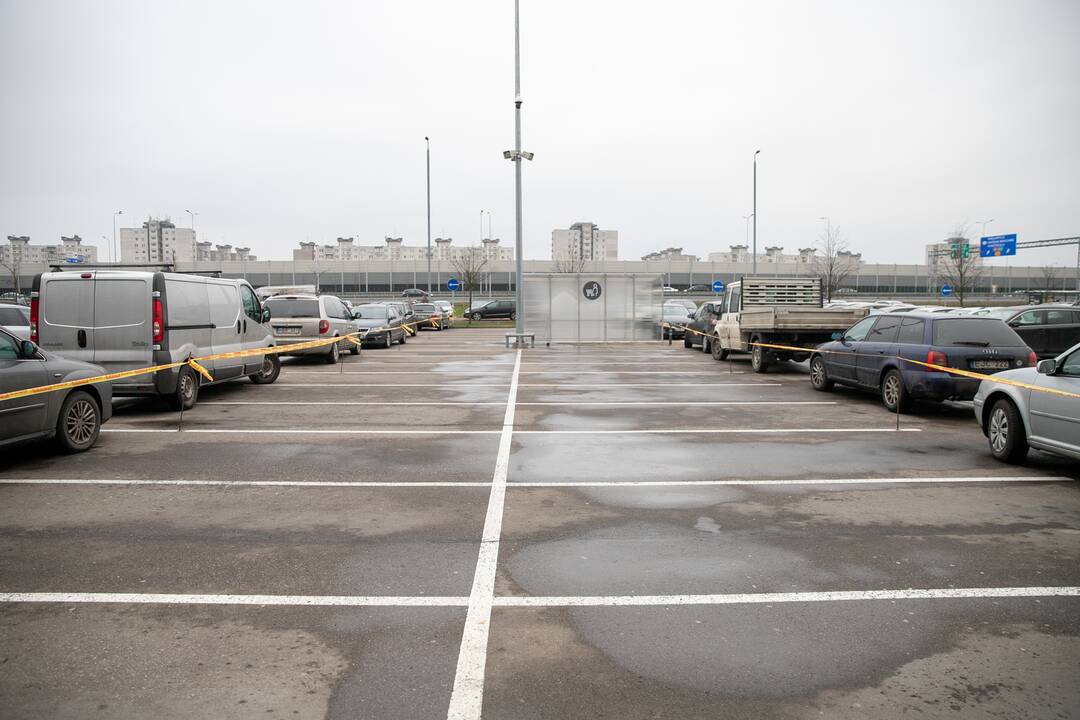 Didesnių spūsčių prie prekybos centrų savaitgalį nebuvo