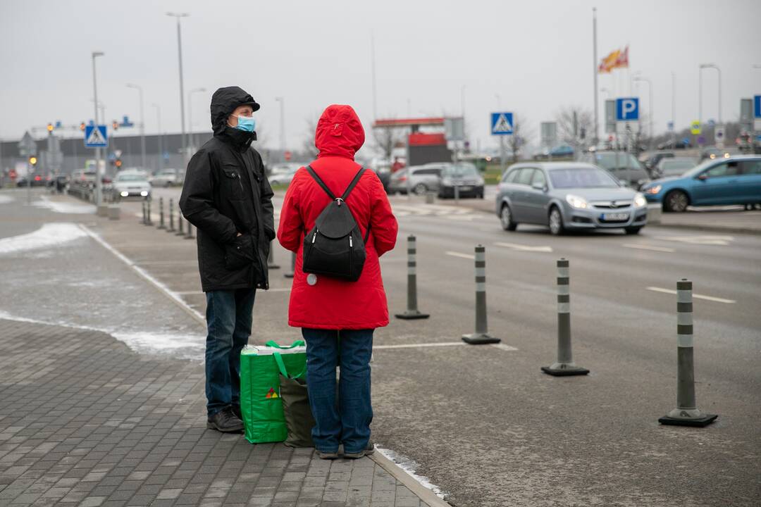 Didesnių spūsčių prie prekybos centrų savaitgalį nebuvo