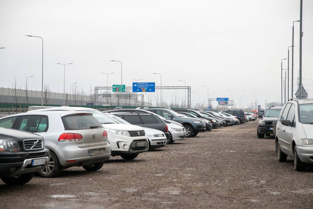 Didesnių spūsčių prie prekybos centrų savaitgalį nebuvo
