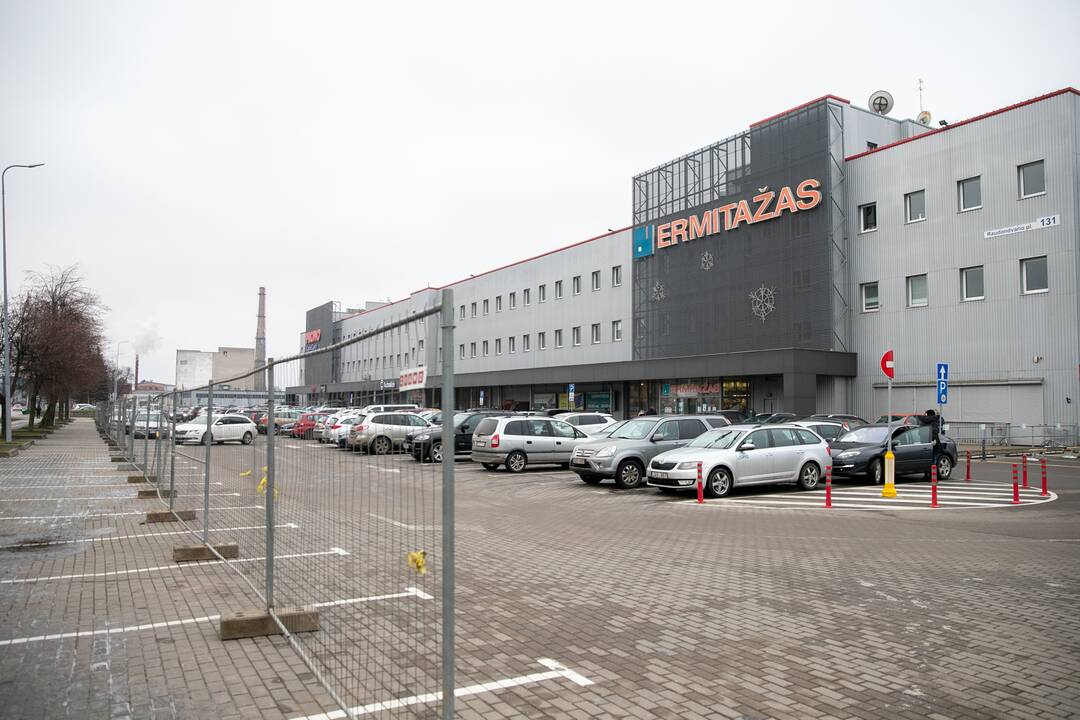 Didesnių spūsčių prie prekybos centrų savaitgalį nebuvo