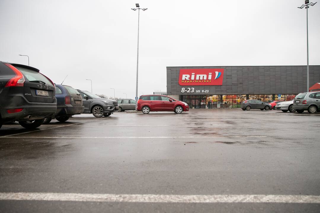 Didesnių spūsčių prie prekybos centrų savaitgalį nebuvo