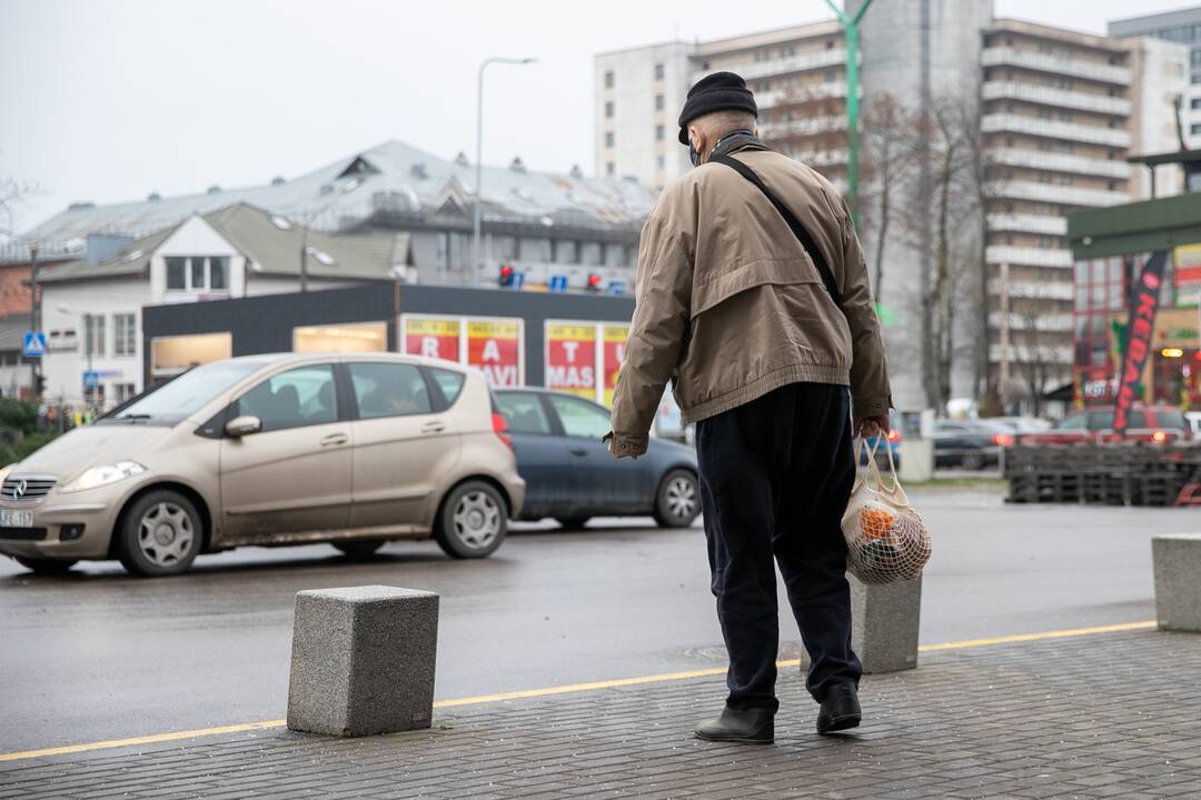 Didesnių spūsčių prie prekybos centrų savaitgalį nebuvo