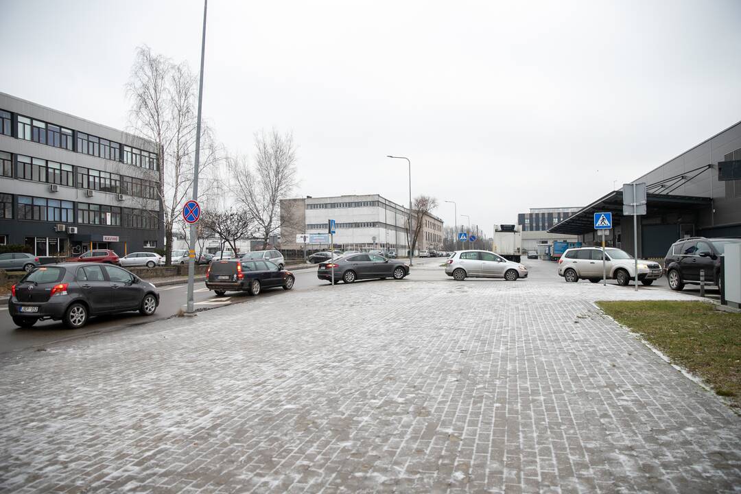 Didesnių spūsčių prie prekybos centrų savaitgalį nebuvo