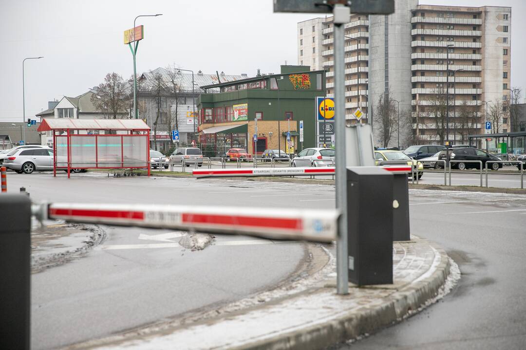 Didesnių spūsčių prie prekybos centrų savaitgalį nebuvo
