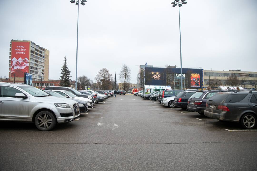 Didesnių spūsčių prie prekybos centrų savaitgalį nebuvo