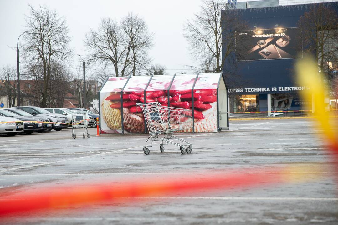 Didesnių spūsčių prie prekybos centrų savaitgalį nebuvo