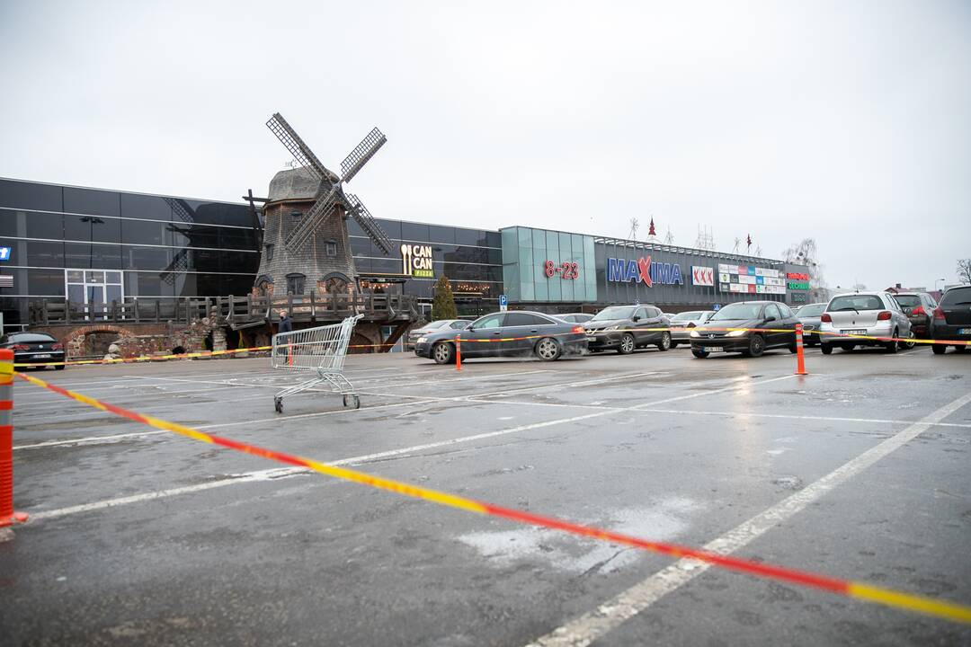 Didesnių spūsčių prie prekybos centrų savaitgalį nebuvo
