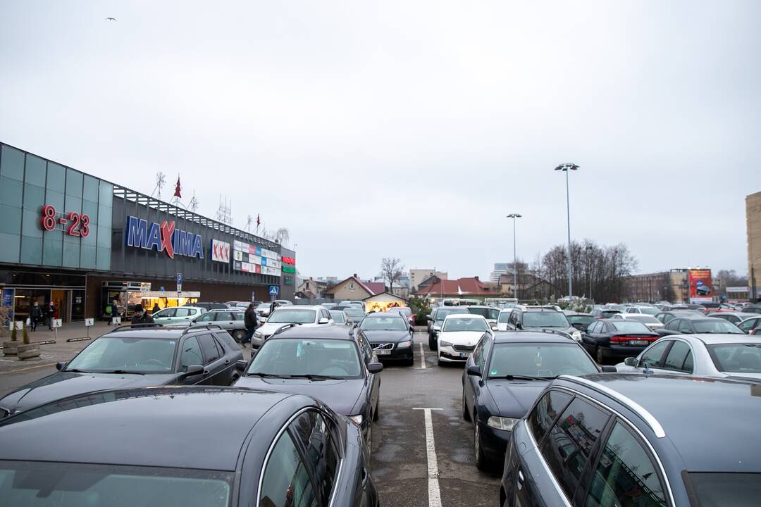 Didesnių spūsčių prie prekybos centrų savaitgalį nebuvo