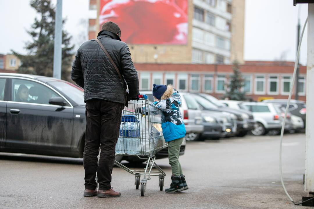 Didesnių spūsčių prie prekybos centrų savaitgalį nebuvo