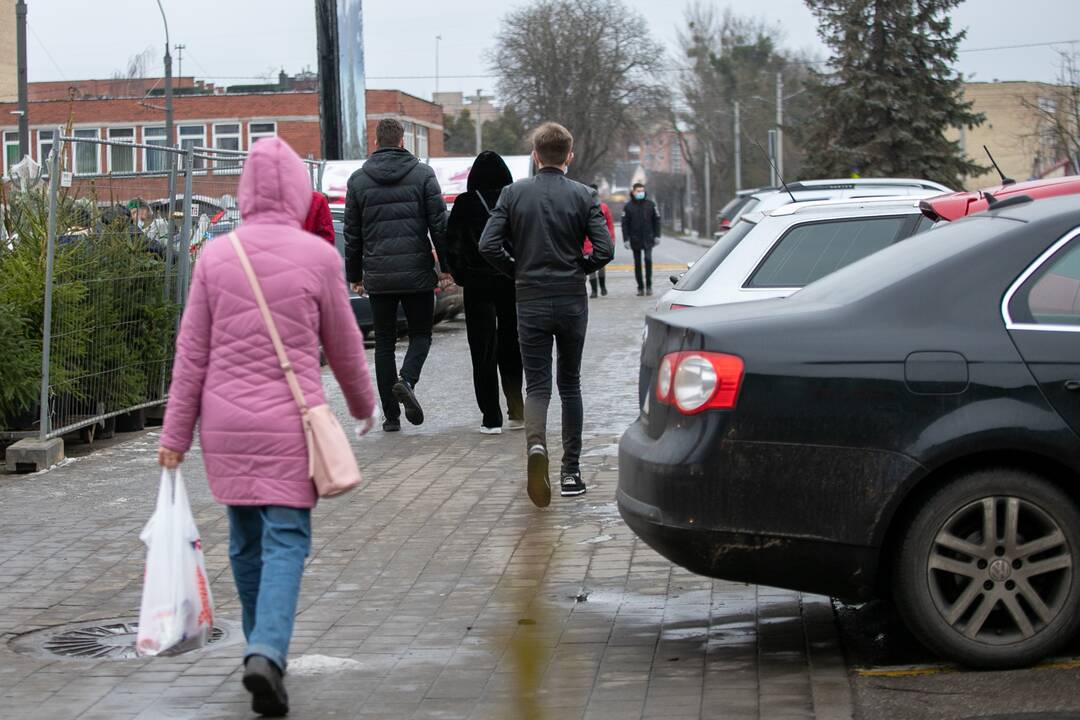 Didesnių spūsčių prie prekybos centrų savaitgalį nebuvo