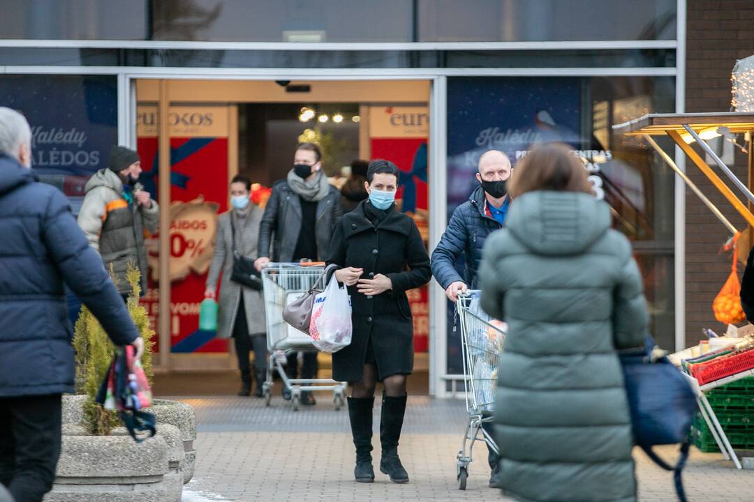 Didesnių spūsčių prie prekybos centrų savaitgalį nebuvo
