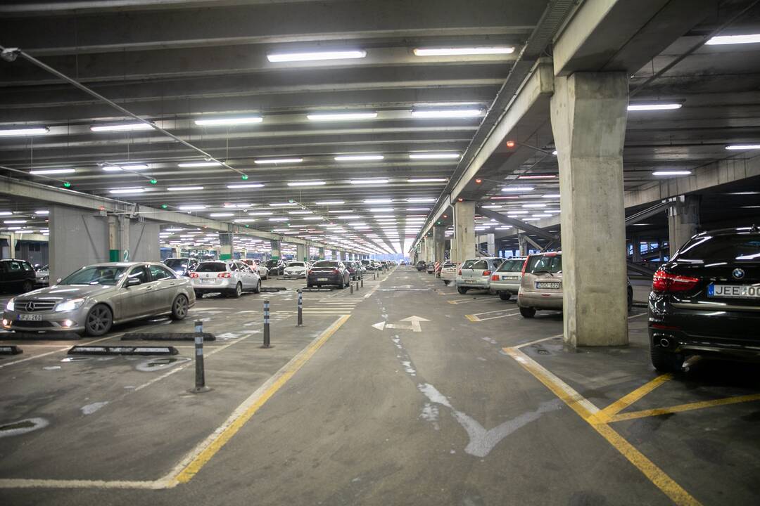 Didesnių spūsčių prie prekybos centrų savaitgalį nebuvo