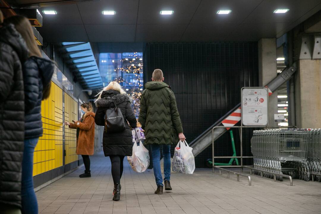 Didesnių spūsčių prie prekybos centrų savaitgalį nebuvo