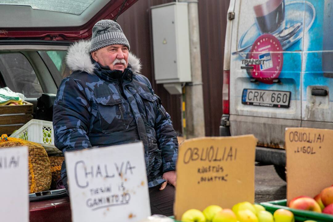 Aleksoto turgaus prekeiviai skundžiasi sumažėjusiais pirkėjų srautais