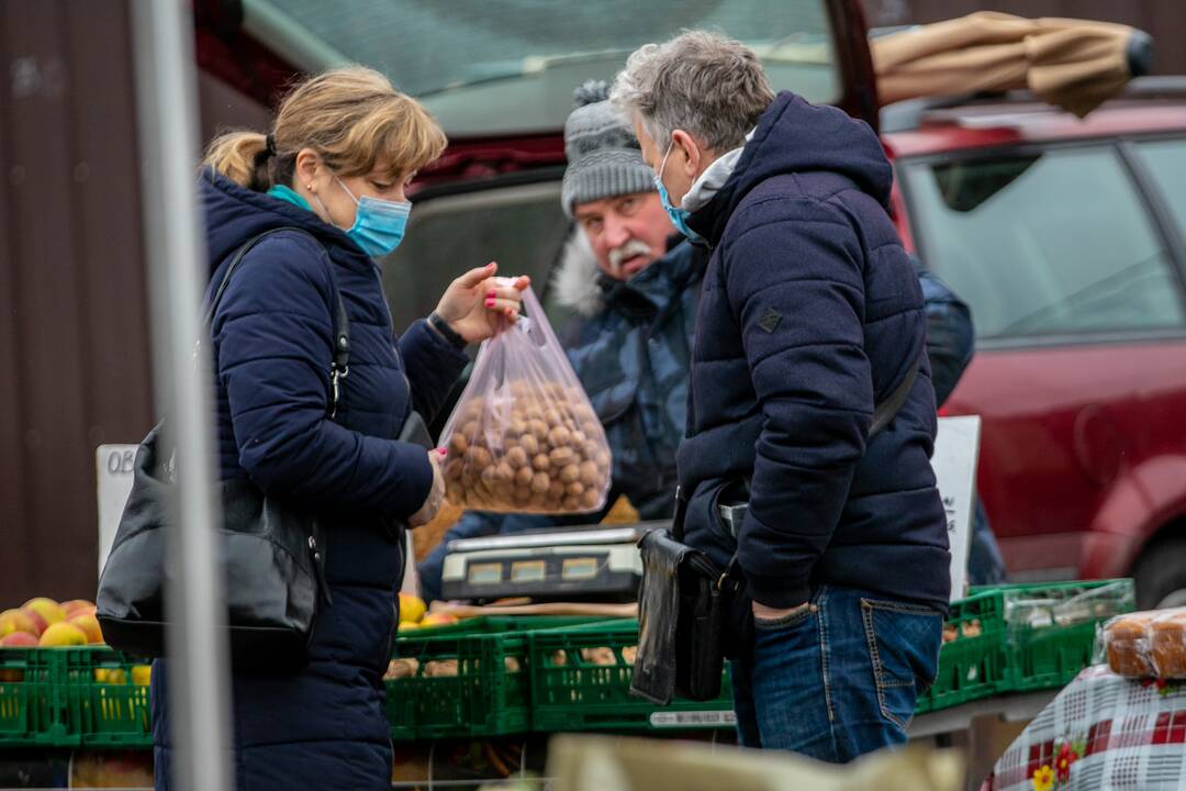 Aleksoto turgaus prekeiviai skundžiasi sumažėjusiais pirkėjų srautais