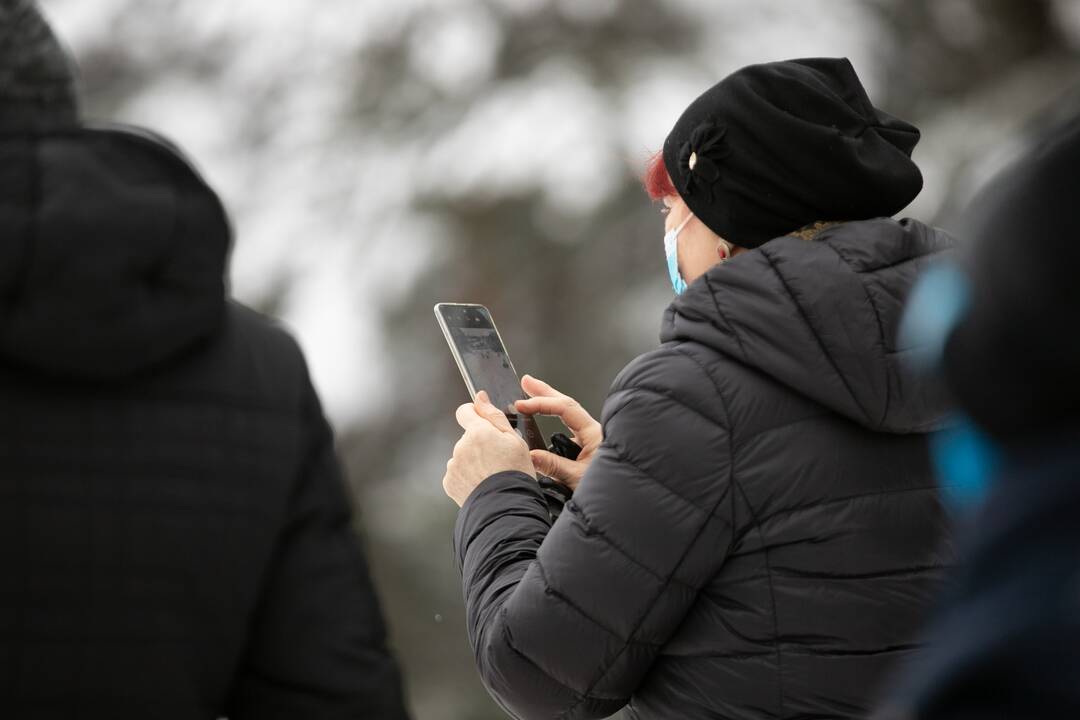 Su rogėmis ir čiuožynėmis kauniečiai šturmavo parkus ir miškus