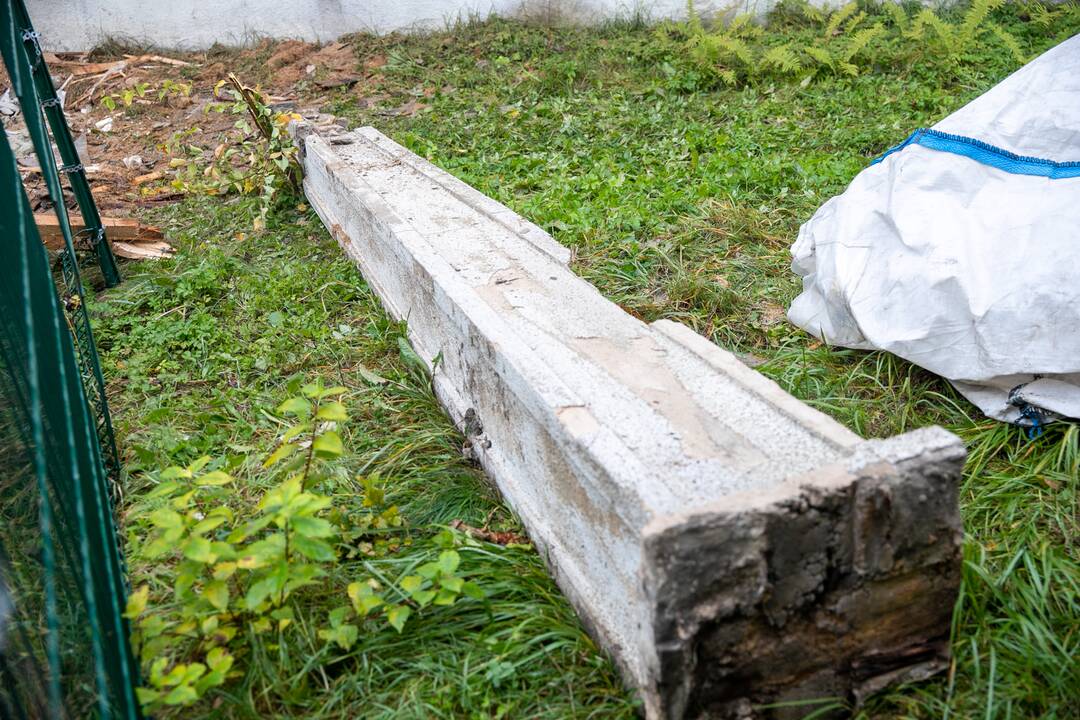Paveldo namas Žaliakalnyje vėl nelegaliai griaunamas