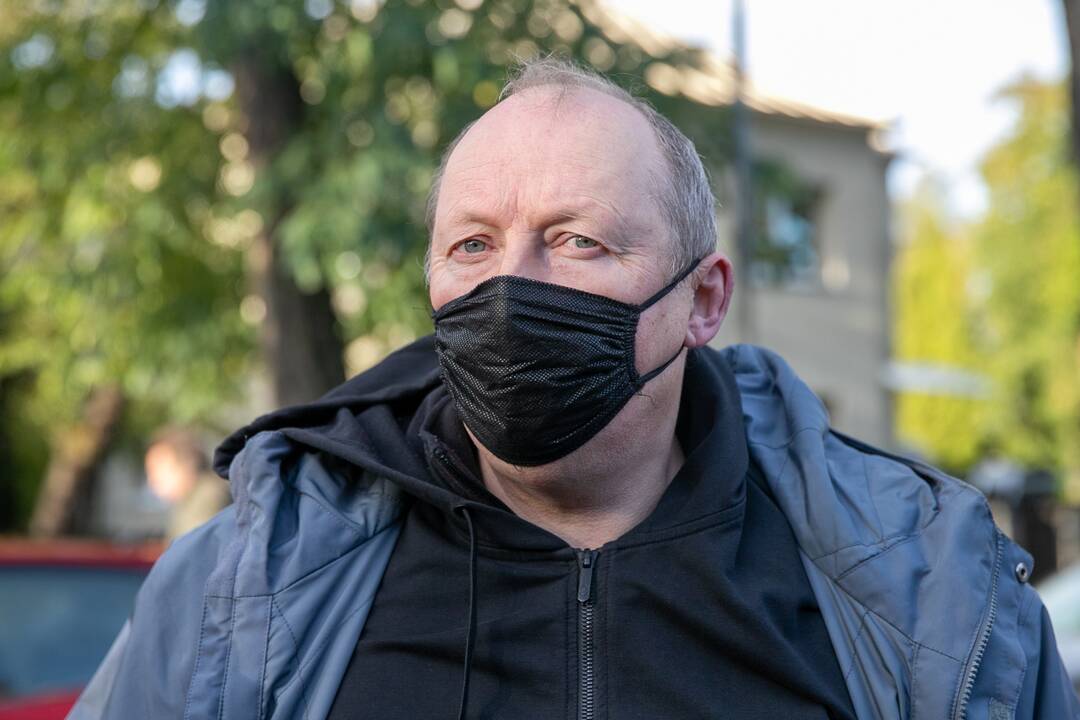 Žmonės susirinko pasirašyti peticiją dėl griaunamo Perkūno alėjos namo