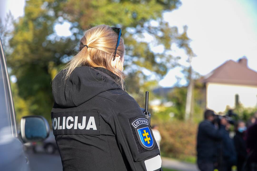 Žmonės susirinko pasirašyti peticiją dėl griaunamo Perkūno alėjos namo
