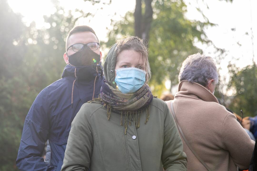 Žmonės susirinko pasirašyti peticiją dėl griaunamo Perkūno alėjos namo