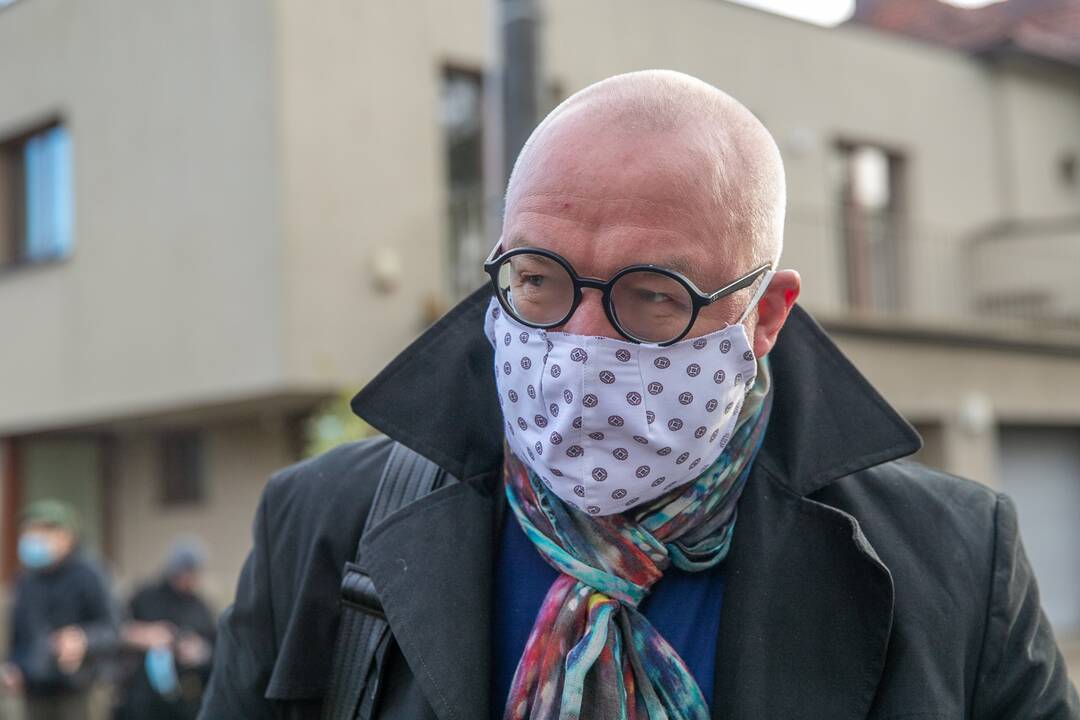 Žmonės susirinko pasirašyti peticiją dėl griaunamo Perkūno alėjos namo
