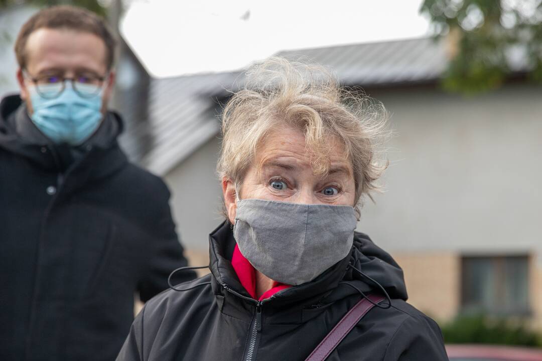 Žmonės susirinko pasirašyti peticiją dėl griaunamo Perkūno alėjos namo
